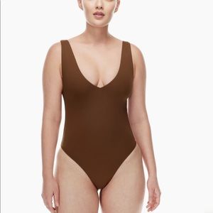 Aritzia Babaton Contour V-Neck Bodysuit